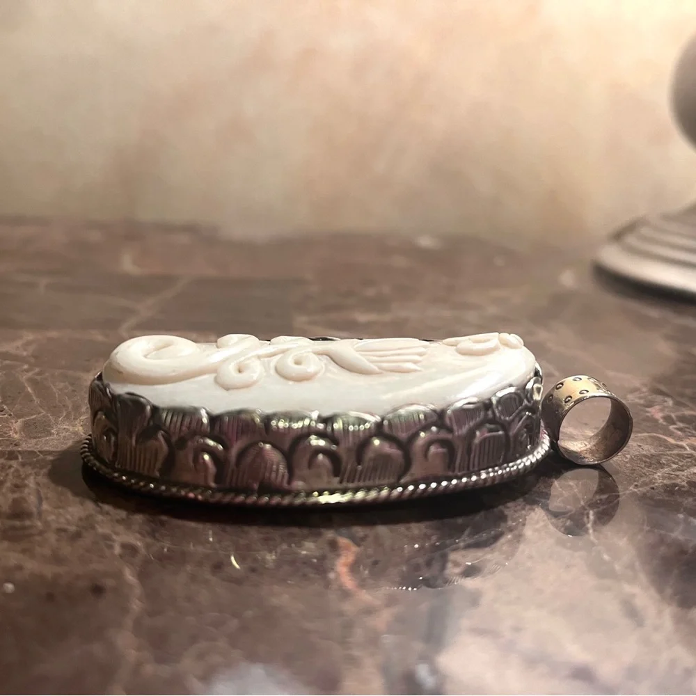 🕉️ Hand Carved Buffalo Bone Om Lotus Pendant With Silver Overlay EUC. 🕉️ - Picture 2 of 4